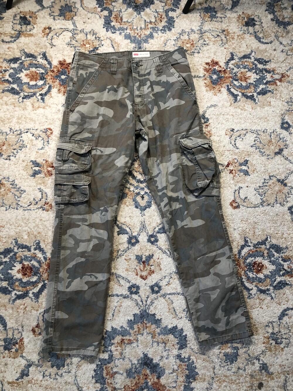 Wrangler Cargo Pants Mens 30x28 Green Camo Regular Taper Pockets Outdoor Utility